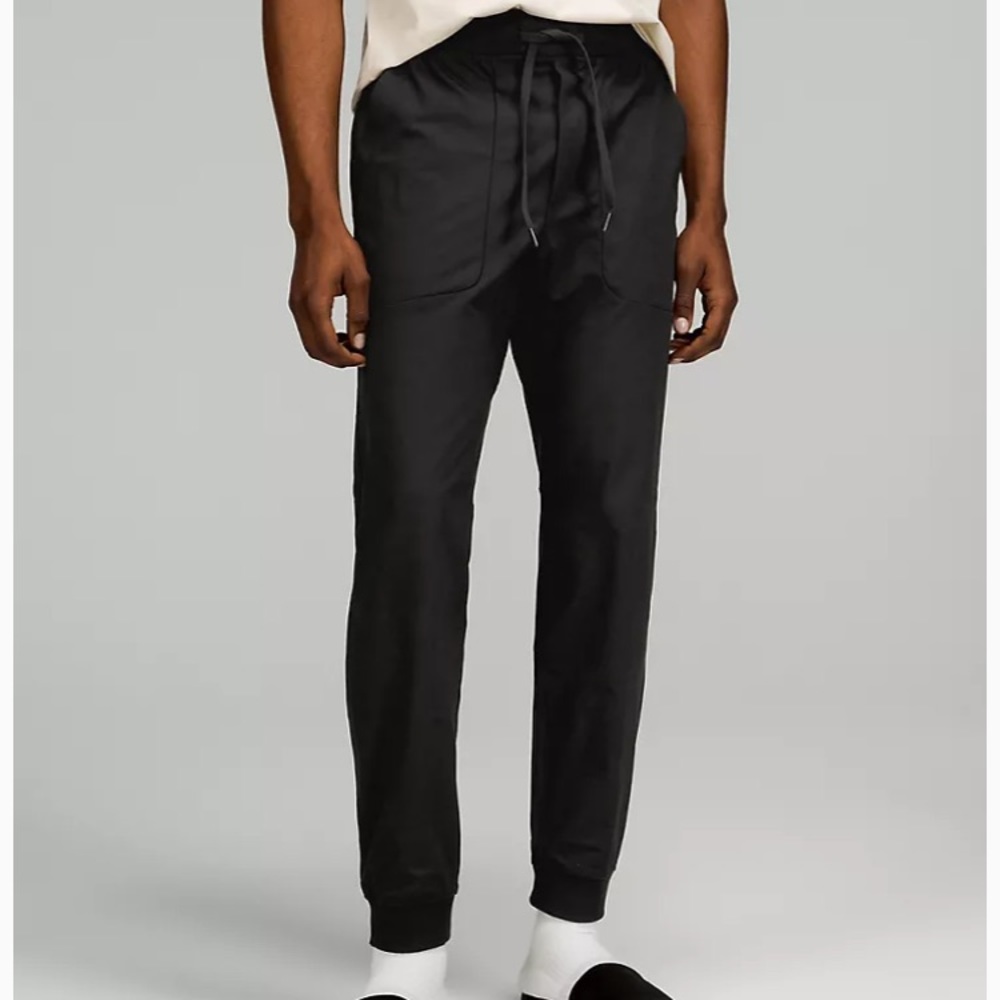 Lulumon jogger shorter 1 navy 1 black pair